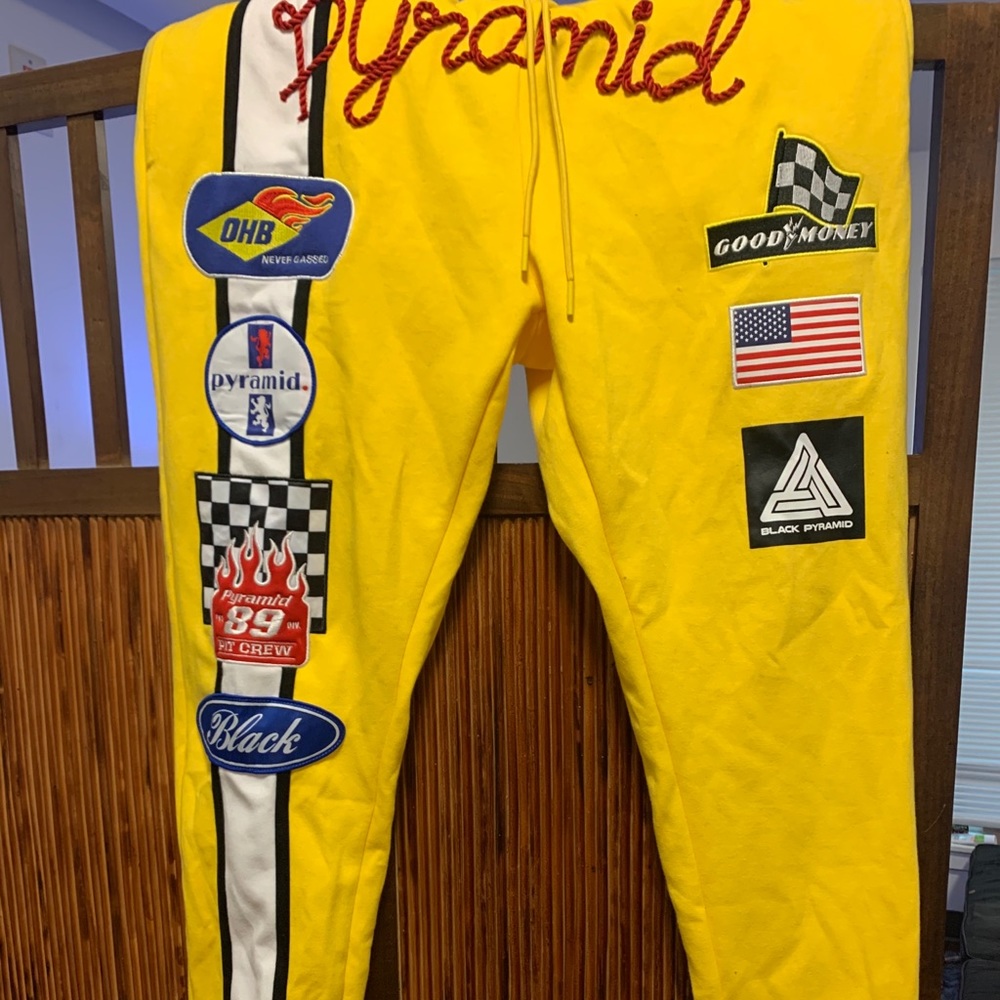Black pyramid pants, bought it but it fit like M/L